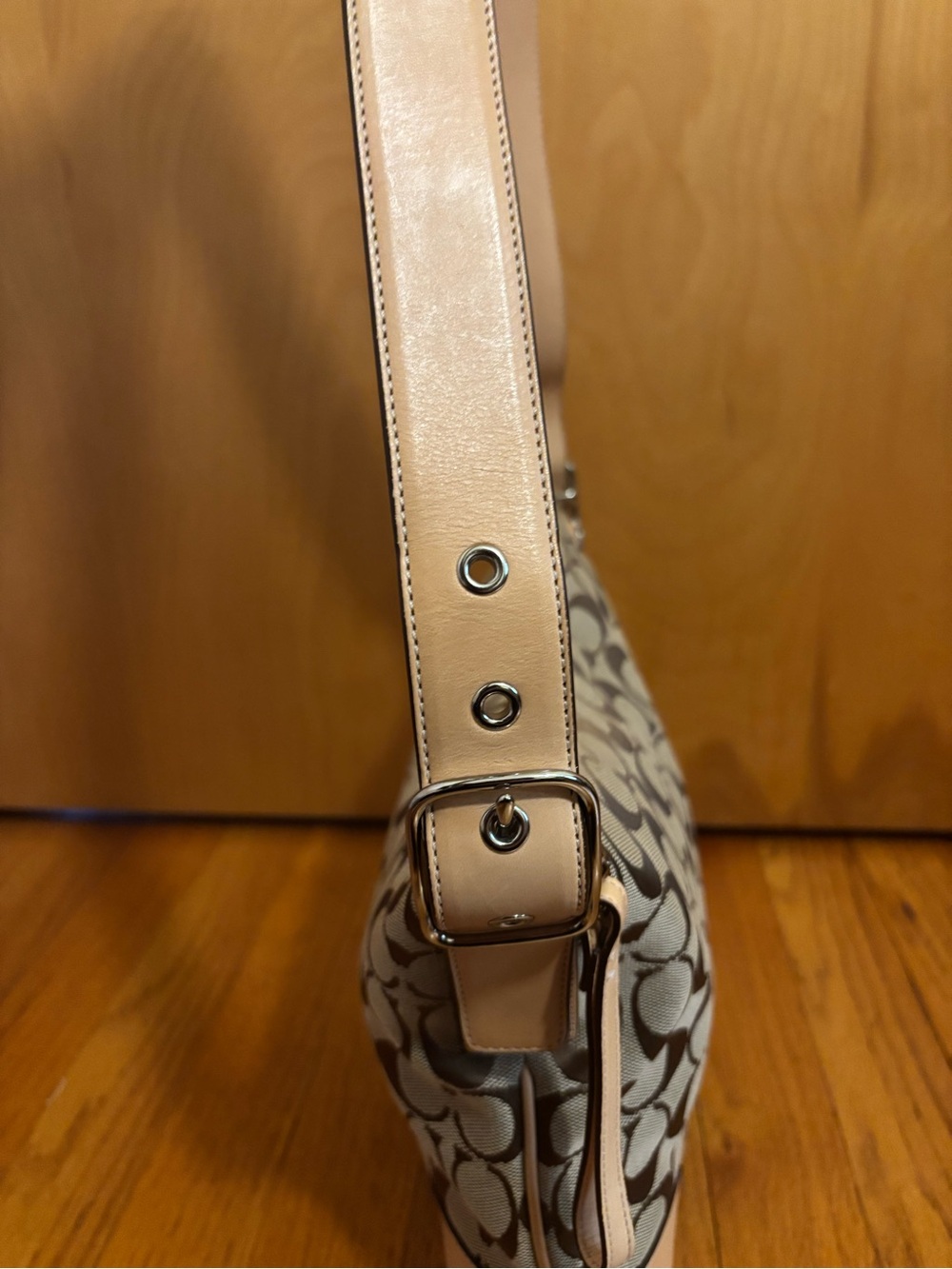 Coach Signature Canvas Hobo Bag in Khaki/Tan EUC - Picture 11 of 16